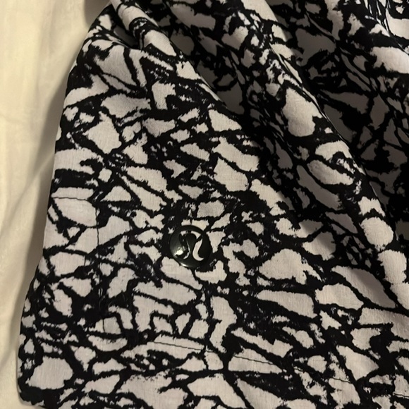 Lululemon Patterned Shorts - Picture 3 of 5